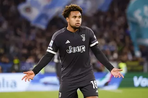 الدوري الإيطالي.. يوفنتوس يدين تعرض لاعبه ويستون ماكيني لهتافات عنصرية